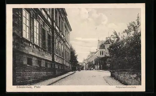 AK Edenkoben /Pf., Strassenpartie mit Präparandenschule