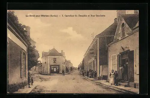 AK Le Breil-sur-Mérize, 2. Carrefour du Dauphin et Rue Gambetta