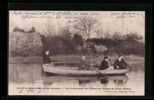 AK Sillé-le-Guillaume, Une Promenade sur l`Etang aux Ruines du Vieux Chateau