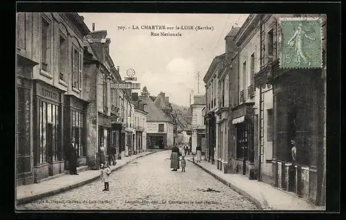 AK La Chartre-sur-le-Loir, Rue Nationale