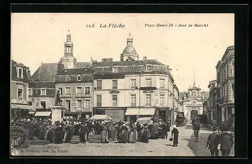 AK La Flèche, Place Henri IV, Jour de Marché
