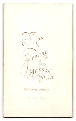 Fotografie Max Freitag, Meissen, Rothe Stufen 3, Junger Herr im elegantem Anzug