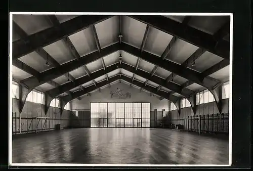 AK Ruit, Jugend- und Sportleiterschule, Innenansicht der Sporthalle