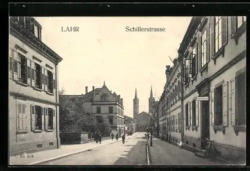 AK Lahr, Schillerstrasse mit Kirche