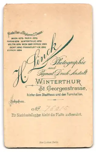 Fotografie H. Linck, Winterthur, St. Georgenstrasse, Bürgerliche Dame mit gebundenem Haar in schwarzer Bluse