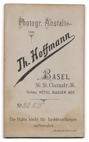 Fotografie Th. Hoffmann, Basel, Clarastr. 36, Bürgerlicher Herr mit Bart und gegeltem Haar im Anzug