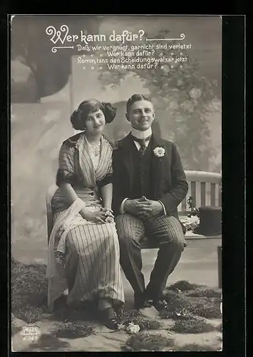 Foto-AK R & K / L Nr. 4764/6: Mann sitzt mit Frau auf Bank