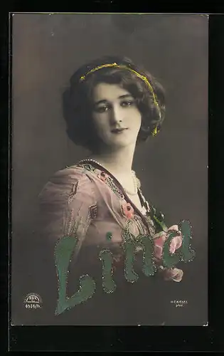 Foto-AK R & K / L Nr. 4616/6: Hübsche Dame mit Perlenkette, Lina