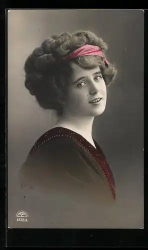 Foto-AK R & K / L Nr. 4838 /4: Junge Dame mit Haarband