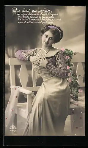 Foto-AK R & K / L Nr. 4491 /5: Junge Dame mit Porträt ihres Geliebten