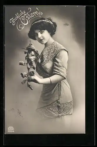 Foto-AK R & K / L Nr. 5312 /4: Junge Dame mit Blumen