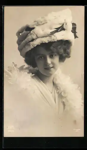 Foto-AK R & K / L Nr. 4202 /3: Dame mit grossem Hut