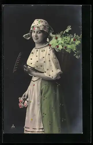 Foto-AK Photochemie Berlin Nr. 4163-6: Junge Frau mit Rechen, Glitter