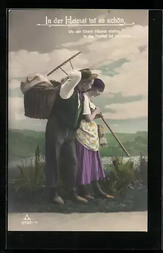 Foto-AK Photochemie Berlin Nr. 5190-4: Bauern in Tracht mit Korb und Rechen