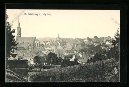 AK Münchberg /Bayern, Teilansicht mit Eisenbahn aus der Vogelschau