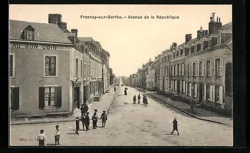 AK Fresnay-sur-Sarthe, Avenue de la Republique