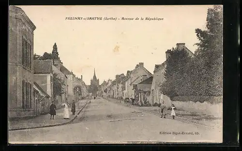 AK Fresnay-sur-Sarthe, Avenue de la Republique