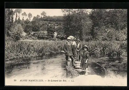 AK Saint-Léonard-des-Bois, Ortspartie am Wasser