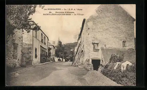 AK Saint-Léonard-des-Bois, Le Village