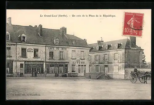 AK Le Grand-Lucé, Un coin de la Place de la Republique