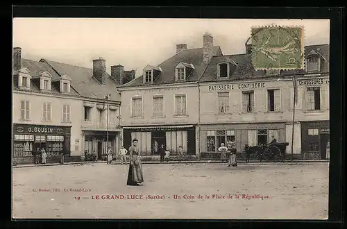 AK Le Grand-Lucé, Un coin de la Place de la Republique