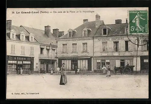 AK Le Grand-Lucé, Un coin de la Place de la Republique