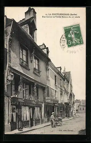 AK La Ferté Bernard, Rue Carnot et Vieille Maison du XVe siècle