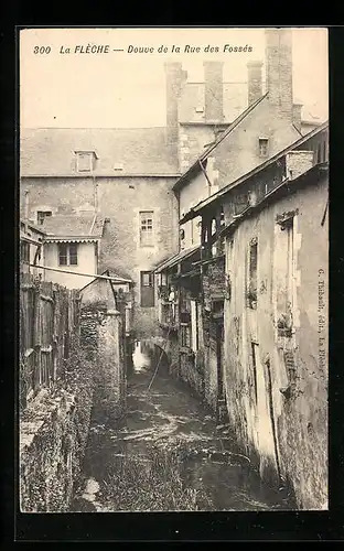 AK La Flèche, Douve de la Rue des Fossés