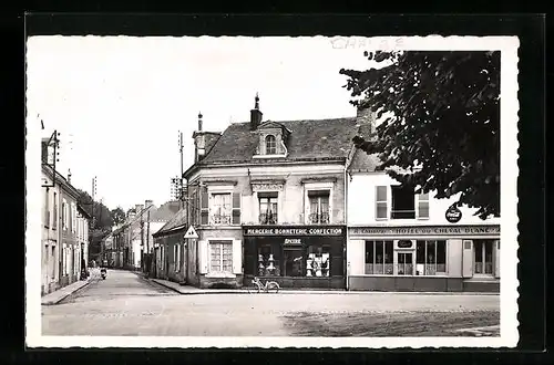 AK Changé, Un Coin de la Place et Route de Parigné