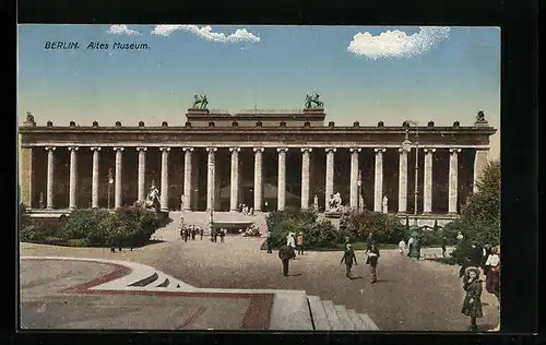 AK Berlin, Altes Museum mit Besuchern