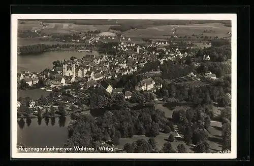 AK Waldsee /Wttbg., Ortsansicht vom Flugzeug aus