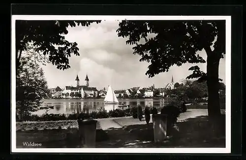 AK Waldsee, Ortspartie mit Segelboot auf See