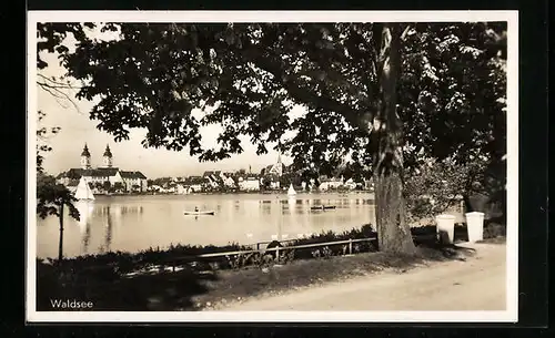 AK Waldsee, Flusspartie mit Ruderboot und Kirche