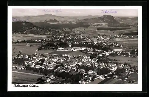 AK Rielasingen-Arlen /Hegau, Gesamtansicht mit Hegaubergen, Fliegeraufnahme