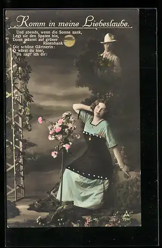 Foto-AK Komm in meine Liebeslaube., Fräulein am Rosenbusch, Geistererscheinung eines Mannes mit Blumenstrauss