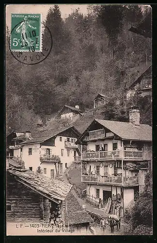 AK Héry-sur-Ugines, Intèrieur du Village