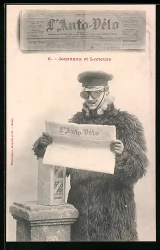 AK Mann beim Lesen der Zeitung L`Auto-Vèlo