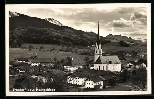 AK Frasdorf / bayr. Hochgebirge, Totale mit Kirche