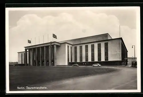 AK Berlin-Charlottenburg, Deutschlandhalle, Aussenansicht mit flaggen