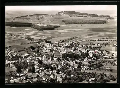 AK Uttenweiler /Württ., Totalansicht mit Blick zum Bussen vom Flugzeug aus