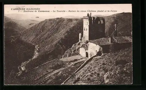 AK La Tourette, Ruines du vieux Chateau féodal et la Ferme