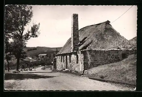 AK Mezilhac, Vieille Maison au toit de chaume