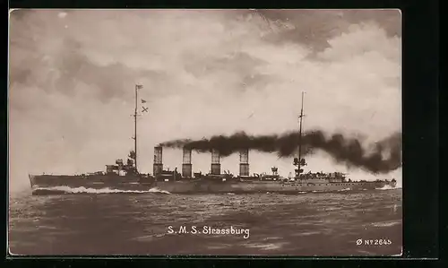 AK S.M.S. Strassburg, das Kriegsschiff auf See in voller Fahrt