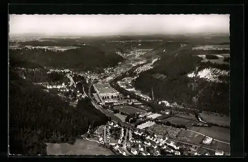 AK Oberndorf am Neckar, Generalansicht der Stadt im Tal, Fliegeraufnahme