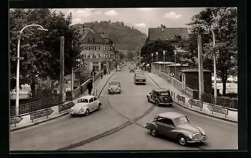 AK Tuttlingen, Blick über die Donaubrücke auf die Untere Hauptstrasse mit Honburg