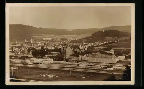 AK Tuttlingen, Totale der Stadt mit der Bahnstrecke im Vordergrund