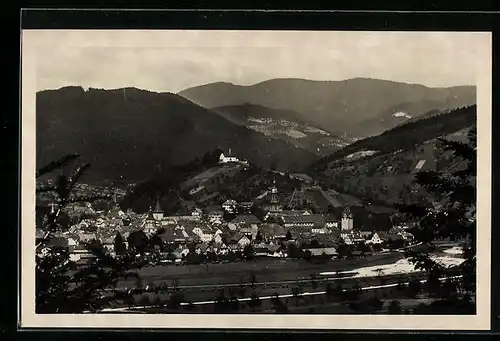 AK Gengenbach (Schwarzwald), Totalansicht von einem Berg aus gesehen