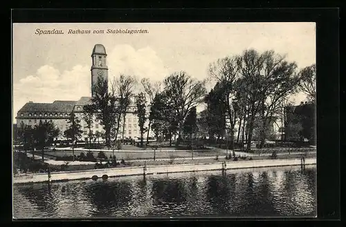 AK Berlin-Spandau, Rathaus vom Stabholzgarten