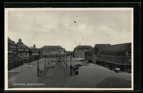 AK Karlsruhe, Bahnhofsplatz vor dem Bahnhof