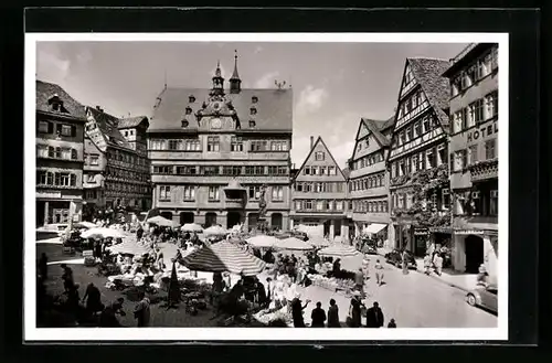 AK Tübingen, Marktplatz mit Rathaus am Markttag